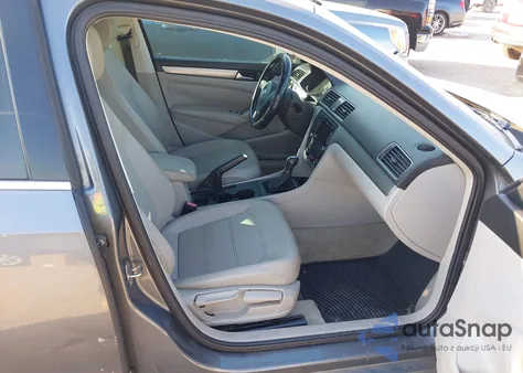 2015 Volkswagen Passat 1.8T Limited Edition z USA, uszkodzony, nr VIN 1VWAS7A39FC095243